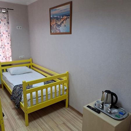 Guest House "Golden Gate 911 " Киев Екстериор снимка
