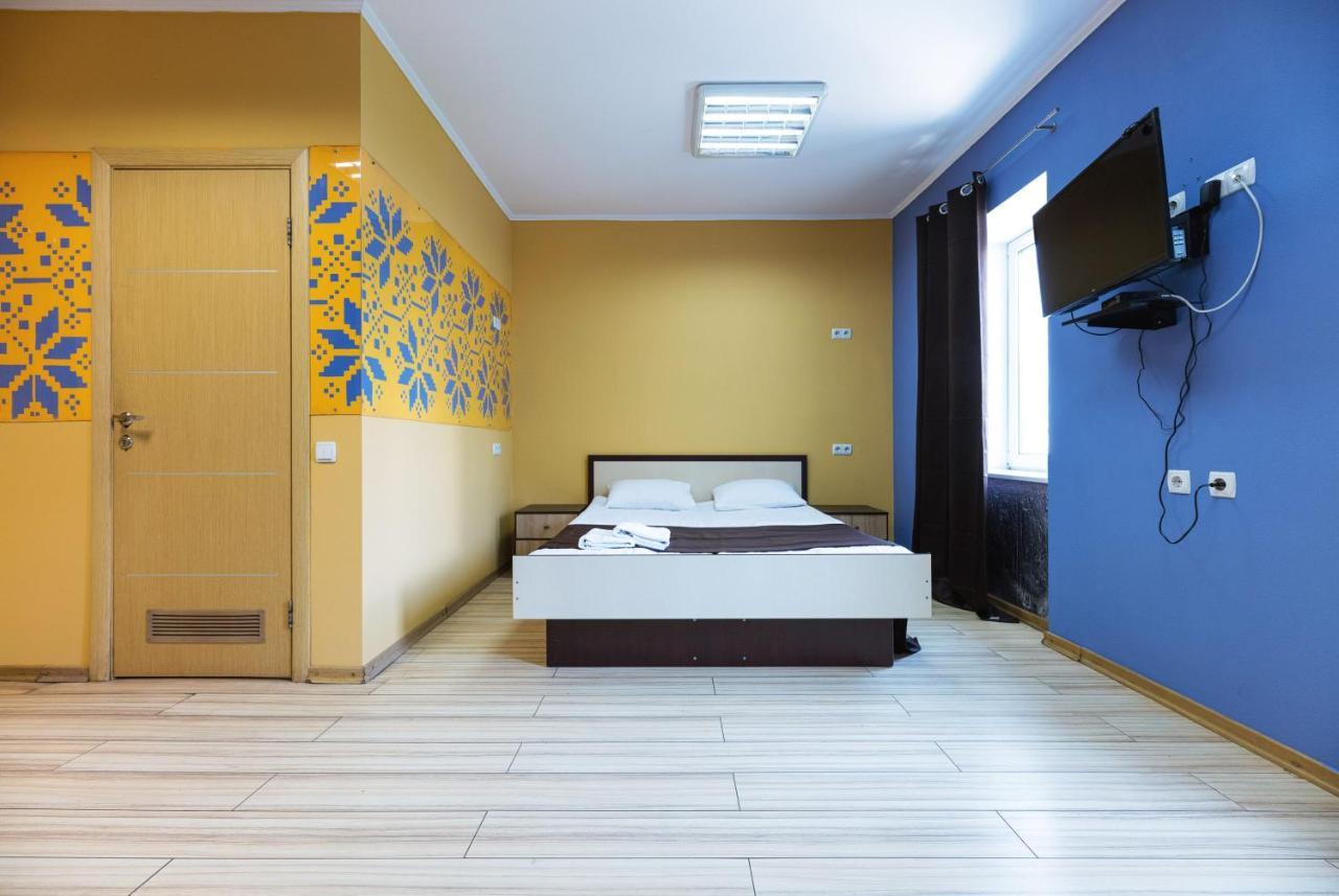 Guest House "Golden Gate 911 " Киев Екстериор снимка