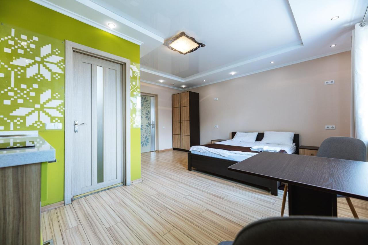 Guest House "Golden Gate 911 " Киев Екстериор снимка