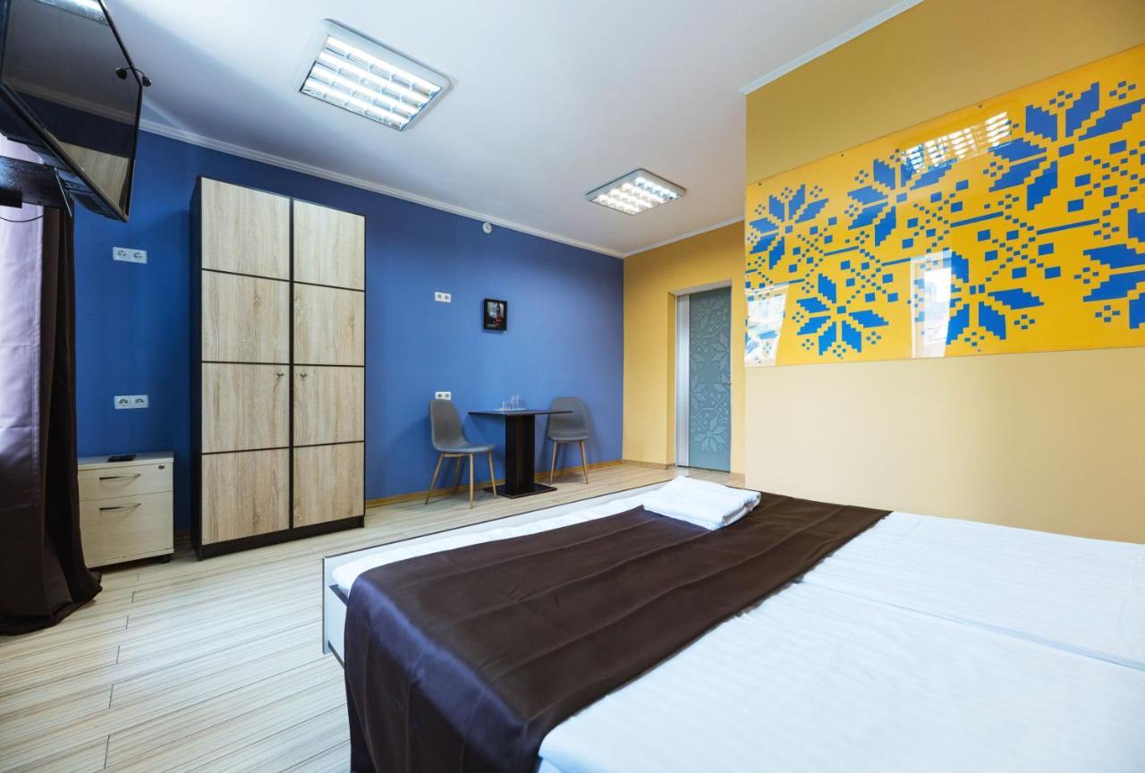 Guest House "Golden Gate 911 " Киев Екстериор снимка