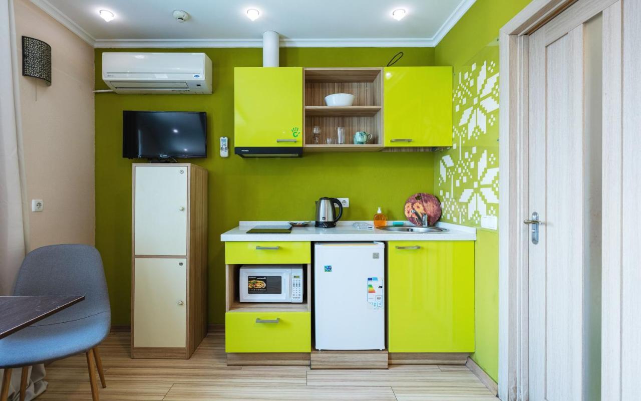 Guest House "Golden Gate 911 " Киев Екстериор снимка