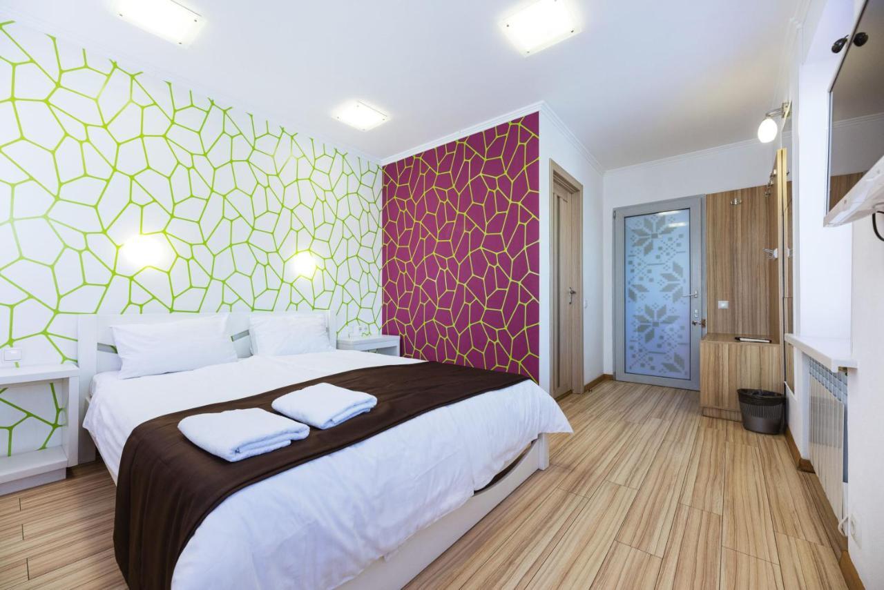 Guest House "Golden Gate 911 " Киев Екстериор снимка
