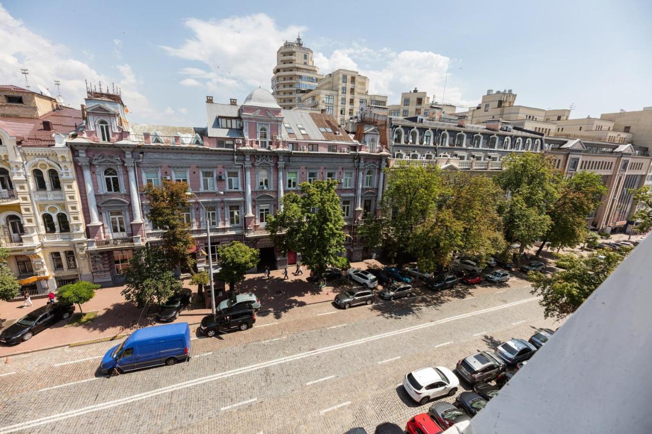 Guest House "Golden Gate 911 " Киев Екстериор снимка