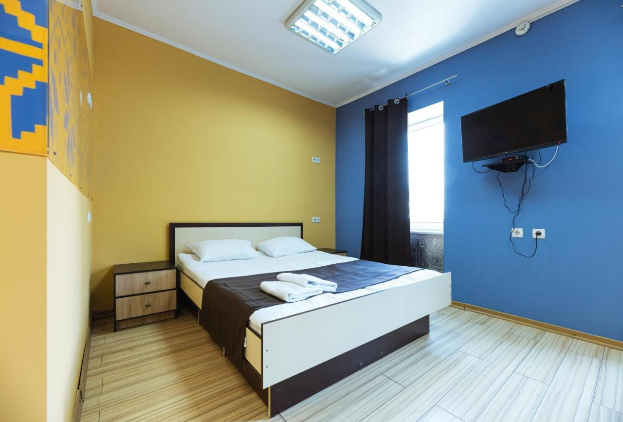 Guest House "Golden Gate 911 " Киев Екстериор снимка