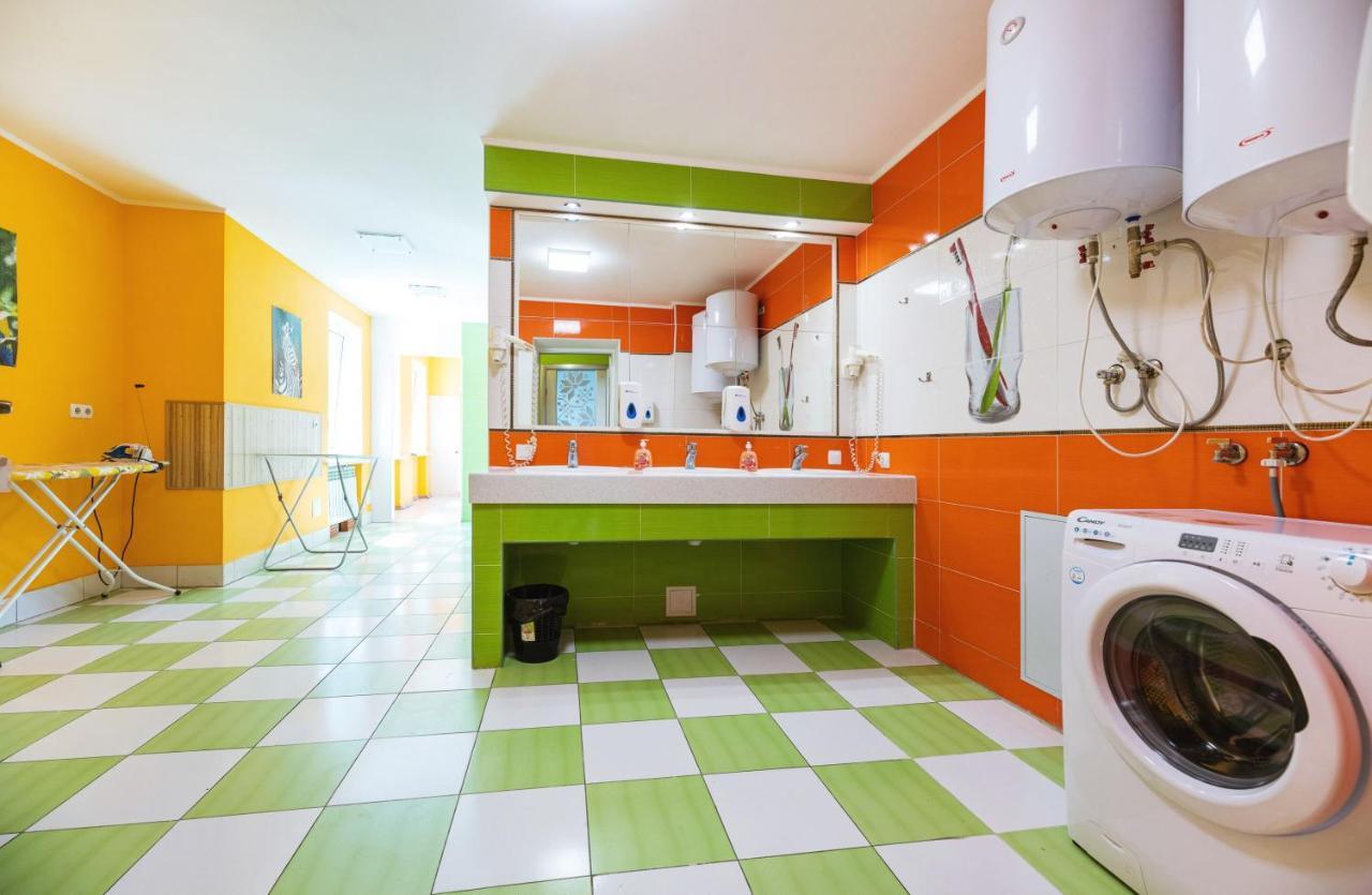 Guest House "Golden Gate 911 " Киев Екстериор снимка