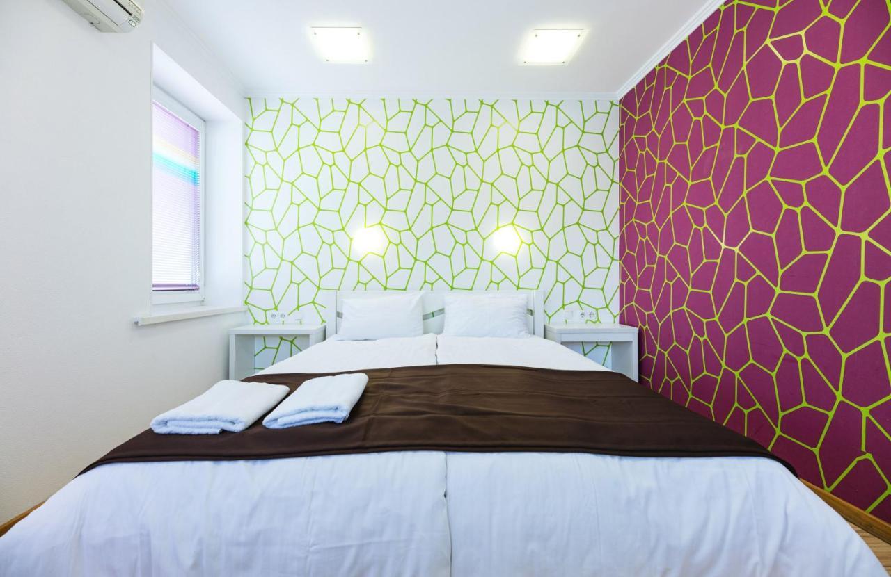 Guest House "Golden Gate 911 " Киев Екстериор снимка