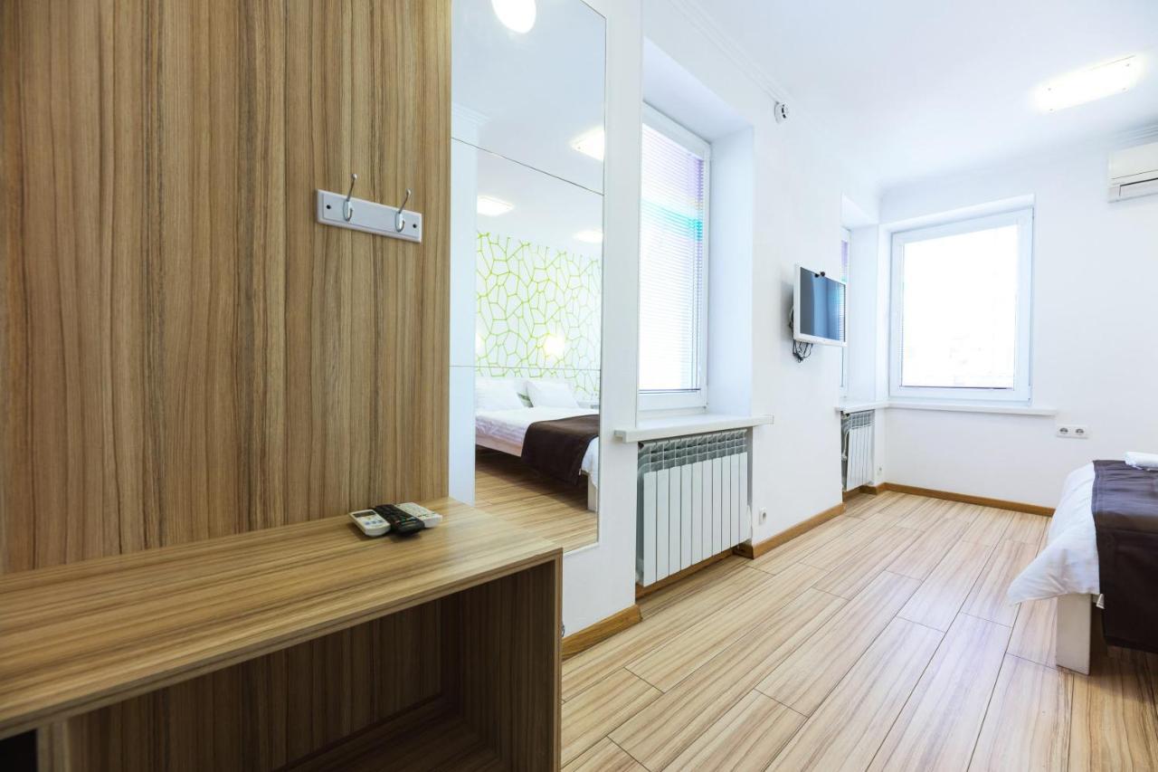 Guest House "Golden Gate 911 " Киев Екстериор снимка