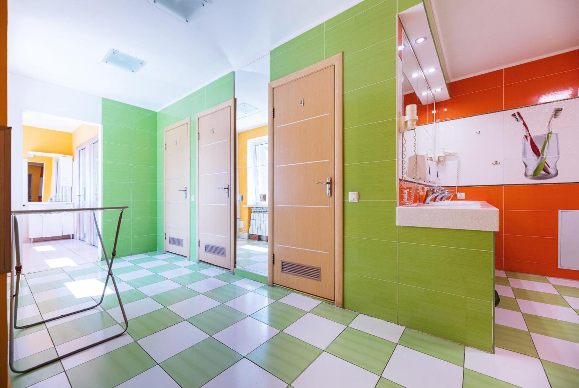 Guest House "Golden Gate 911 " Киев Екстериор снимка