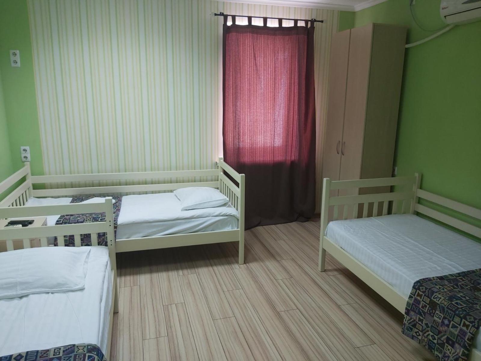 Guest House "Golden Gate 911 " Киев Екстериор снимка