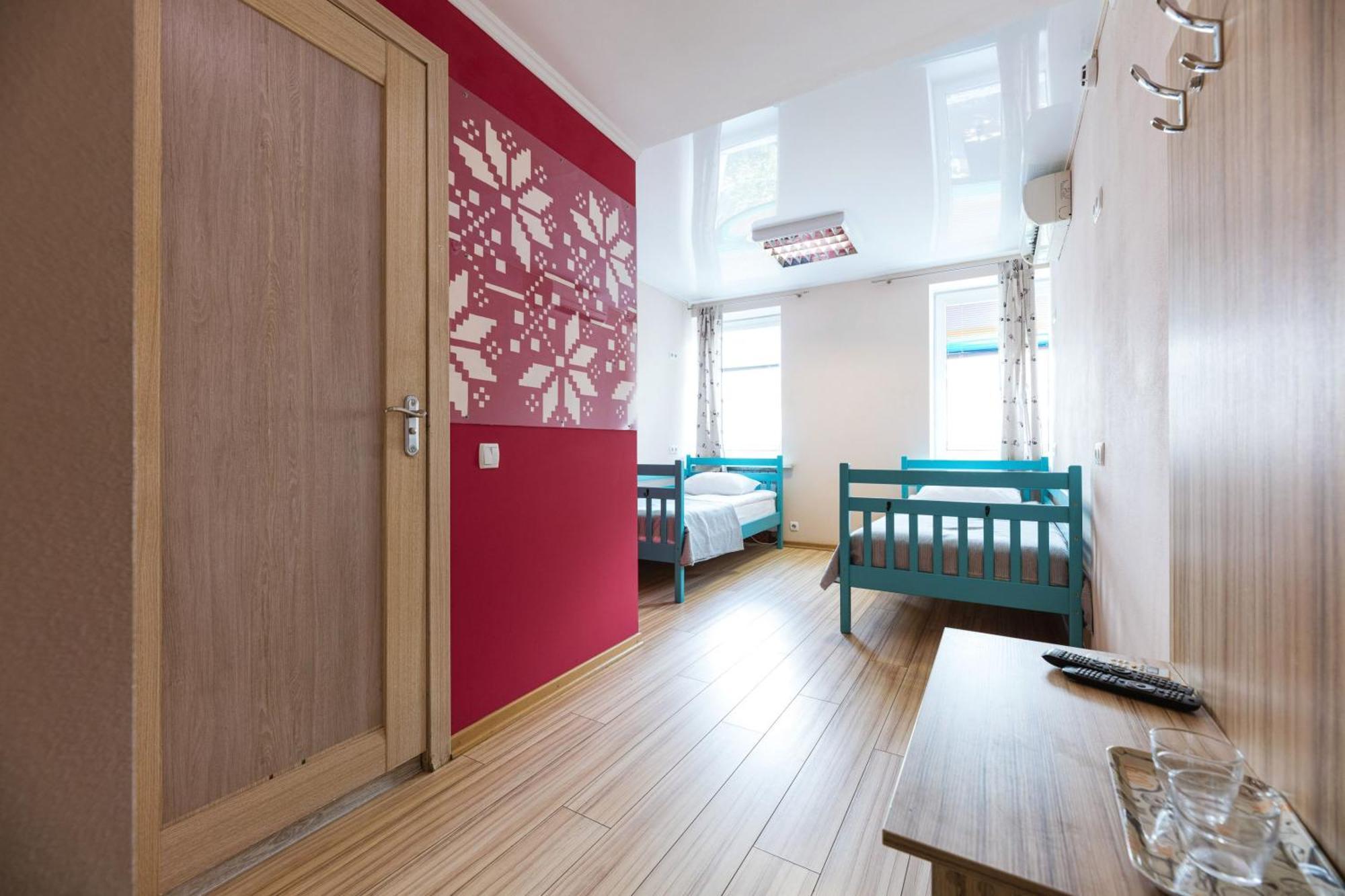 Guest House "Golden Gate 911 " Киев Екстериор снимка