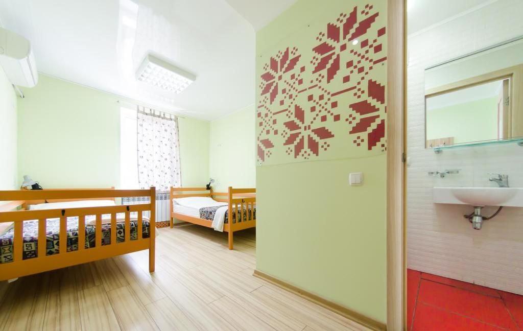 Guest House "Golden Gate 911 " Киев Екстериор снимка