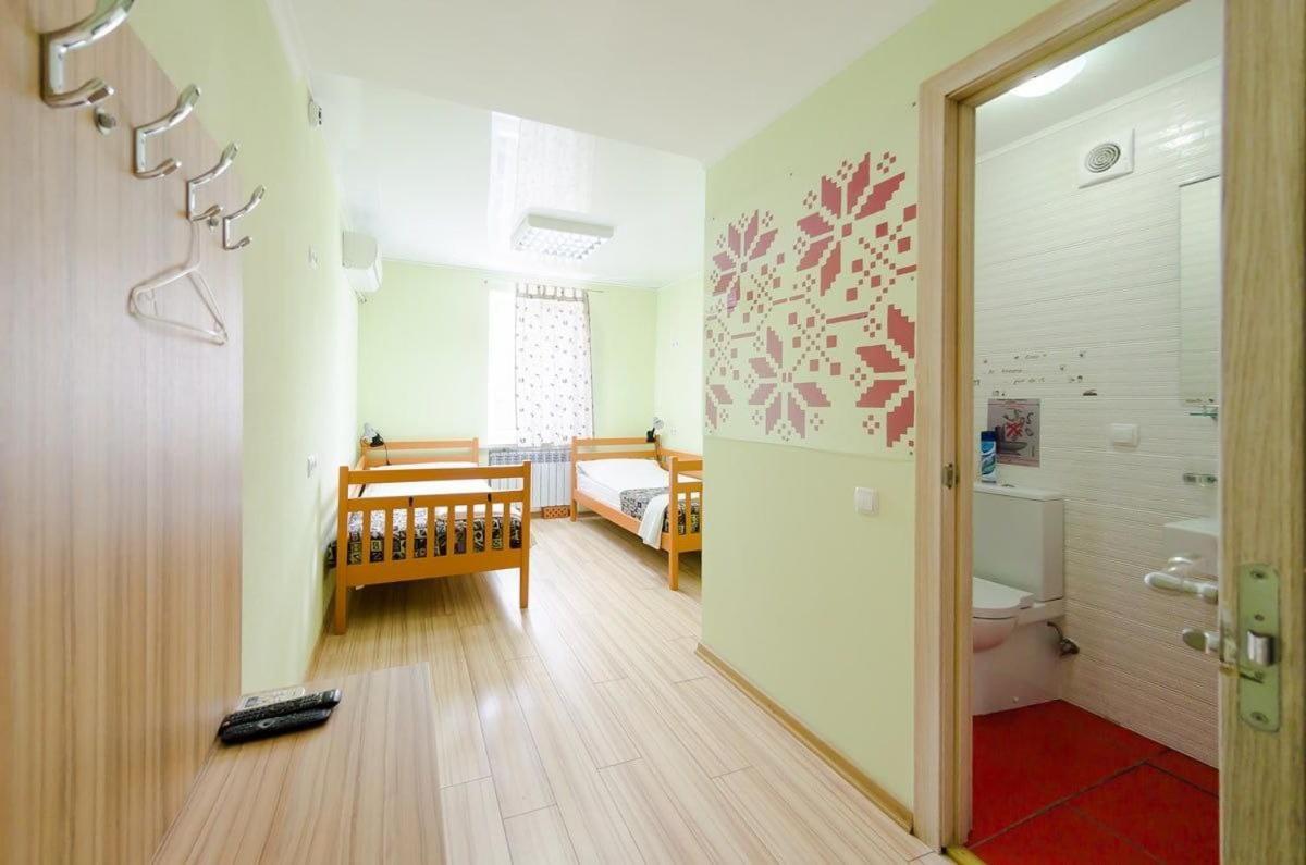 Guest House "Golden Gate 911 " Киев Екстериор снимка