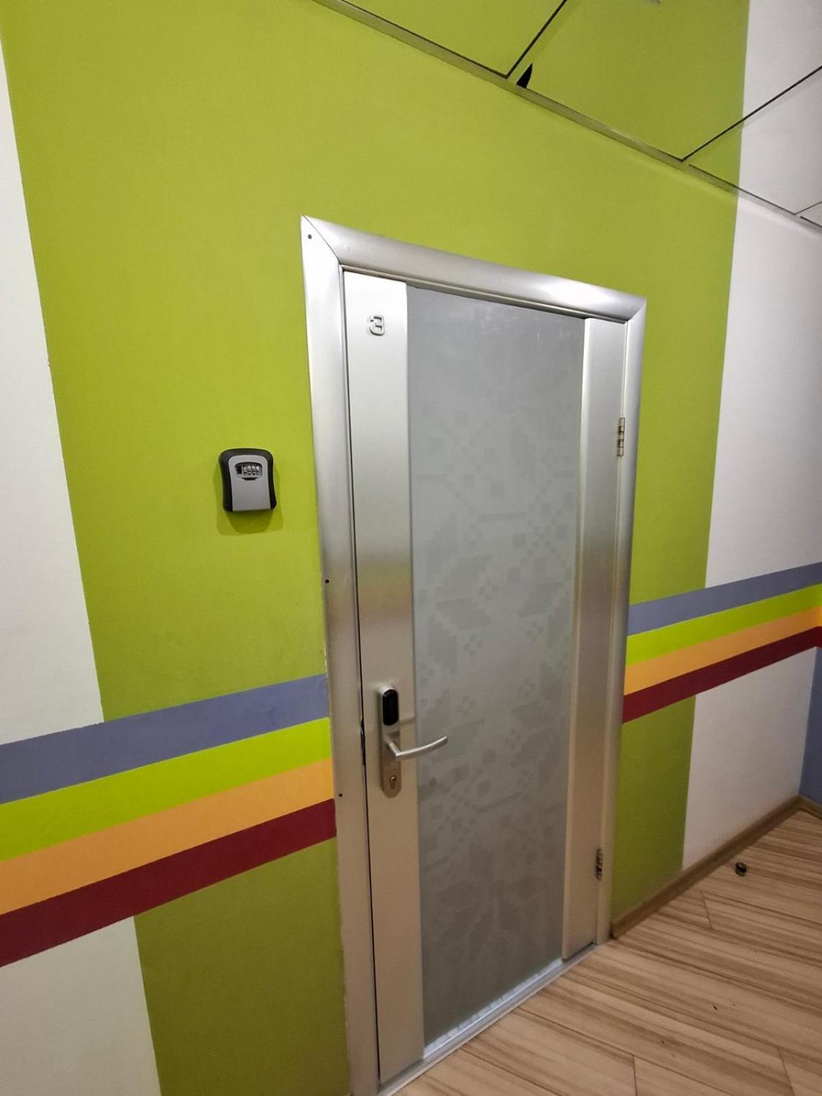 Guest House "Golden Gate 911 " Киев Екстериор снимка