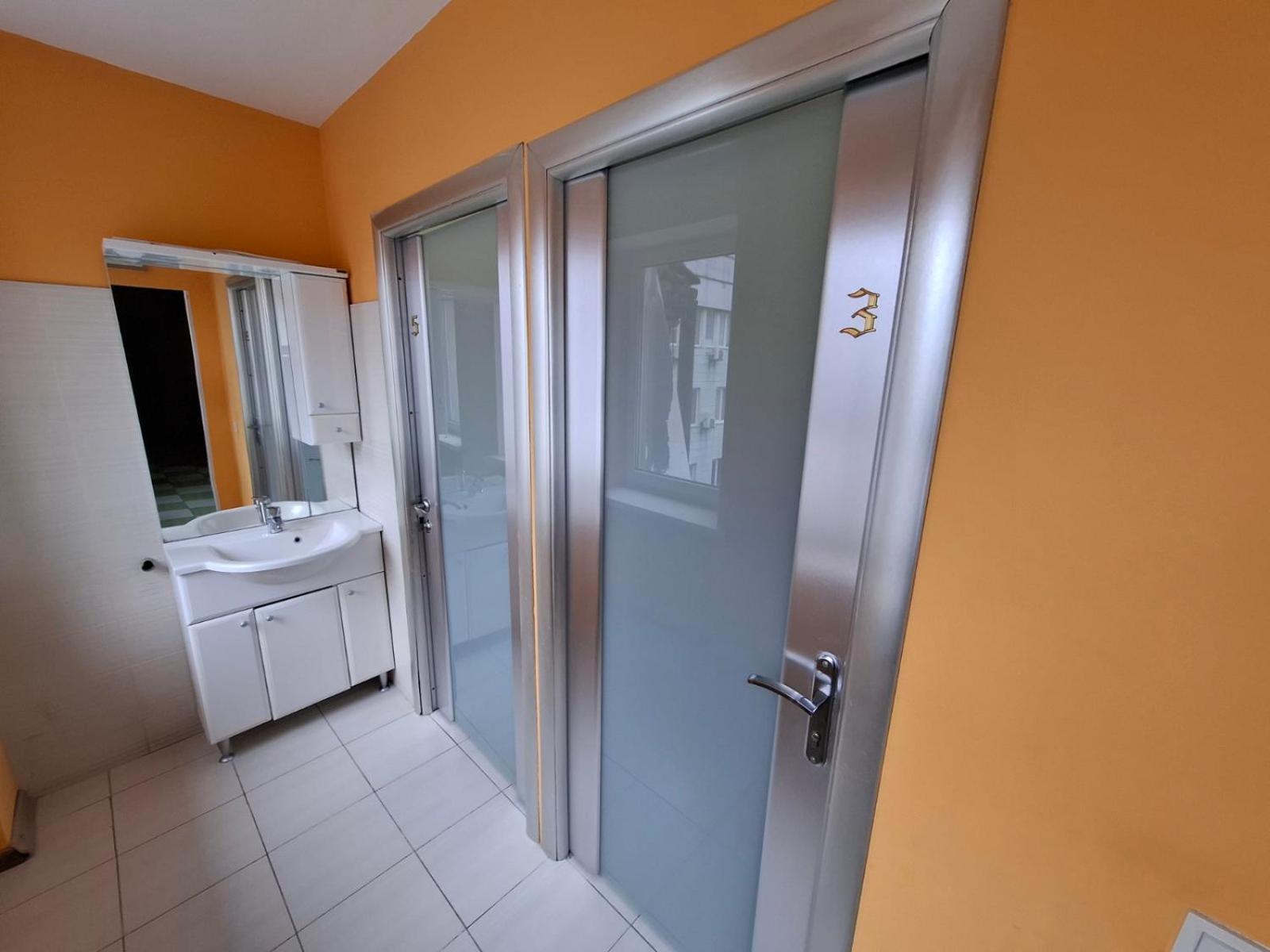 Guest House "Golden Gate 911 " Киев Екстериор снимка