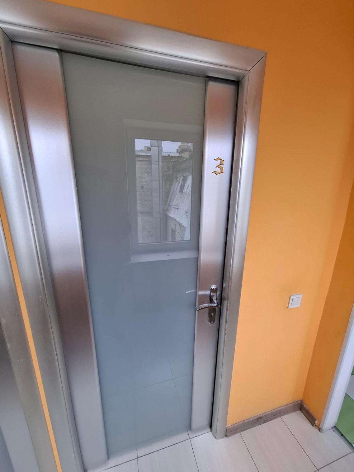 Guest House "Golden Gate 911 " Киев Екстериор снимка
