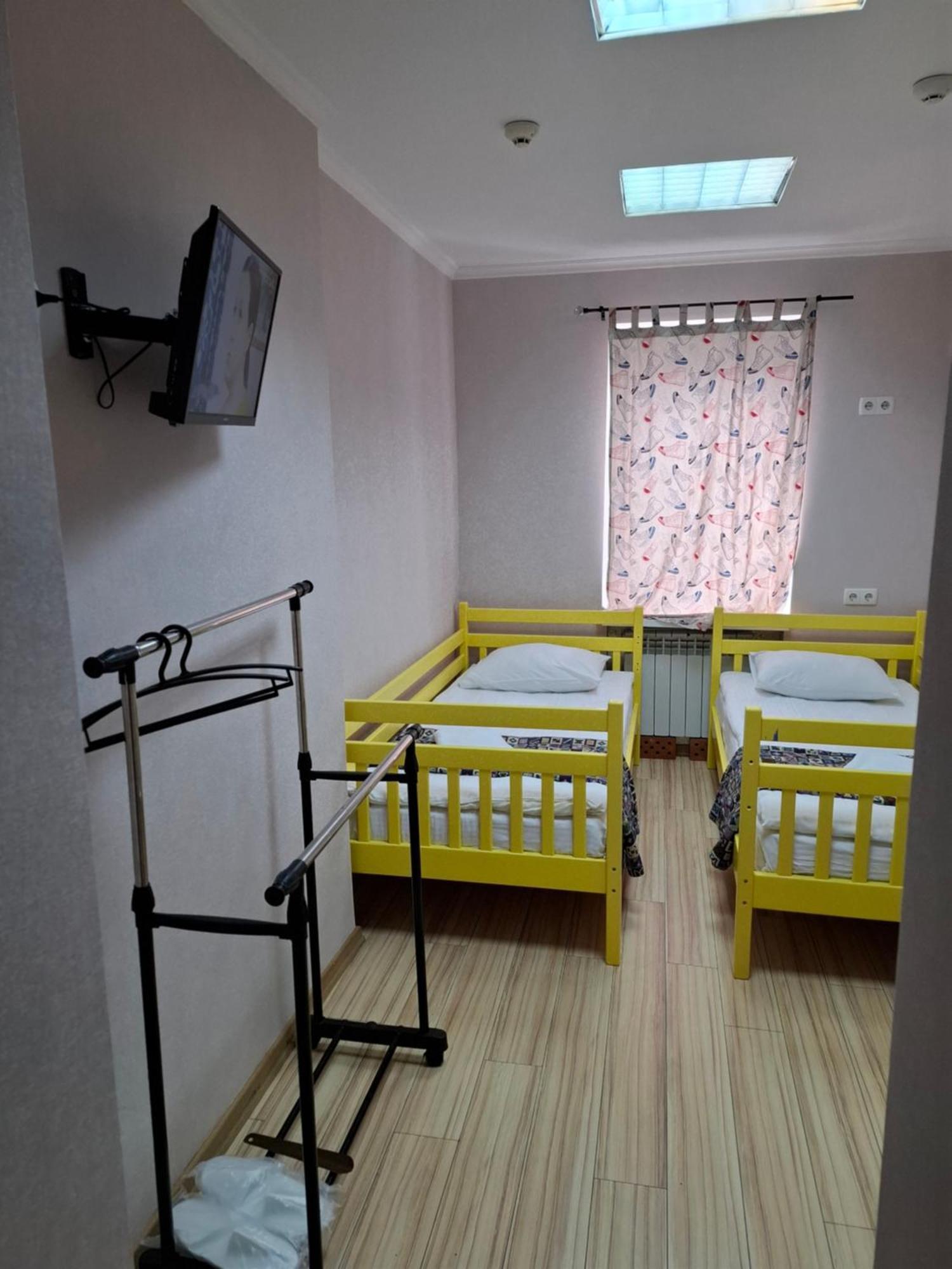 Guest House "Golden Gate 911 " Киев Екстериор снимка