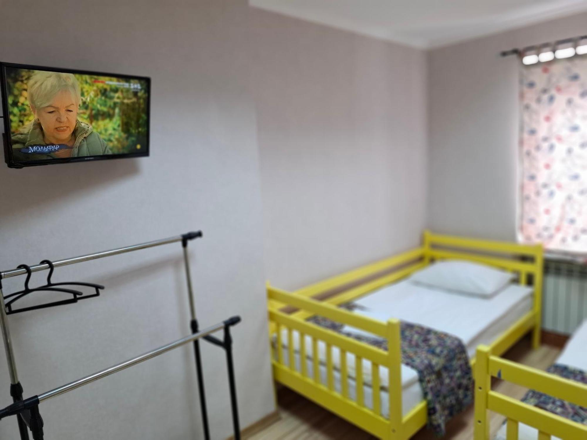 Guest House "Golden Gate 911 " Киев Екстериор снимка