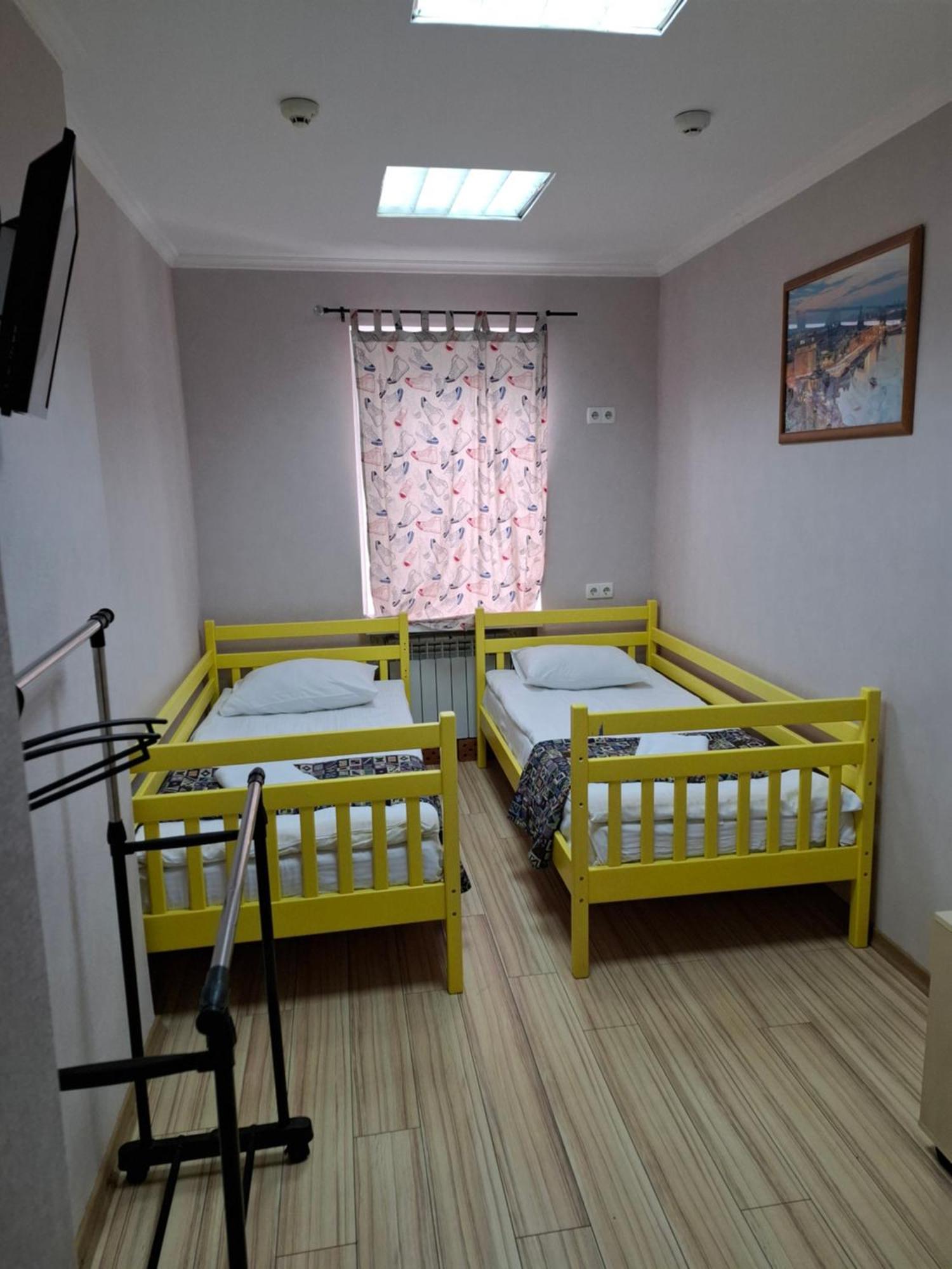 Guest House "Golden Gate 911 " Киев Екстериор снимка