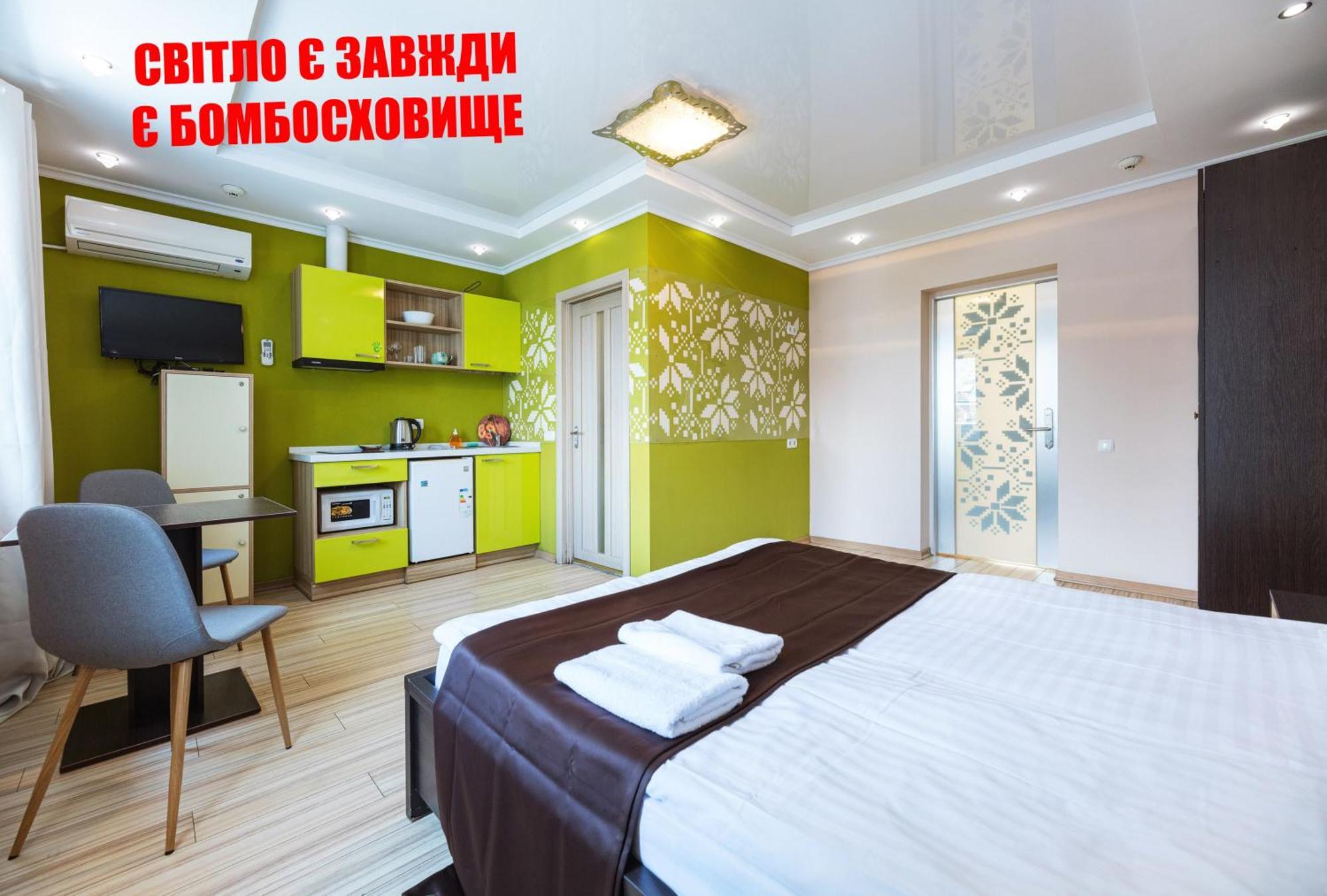 Guest House "Golden Gate 911 " Киев Екстериор снимка